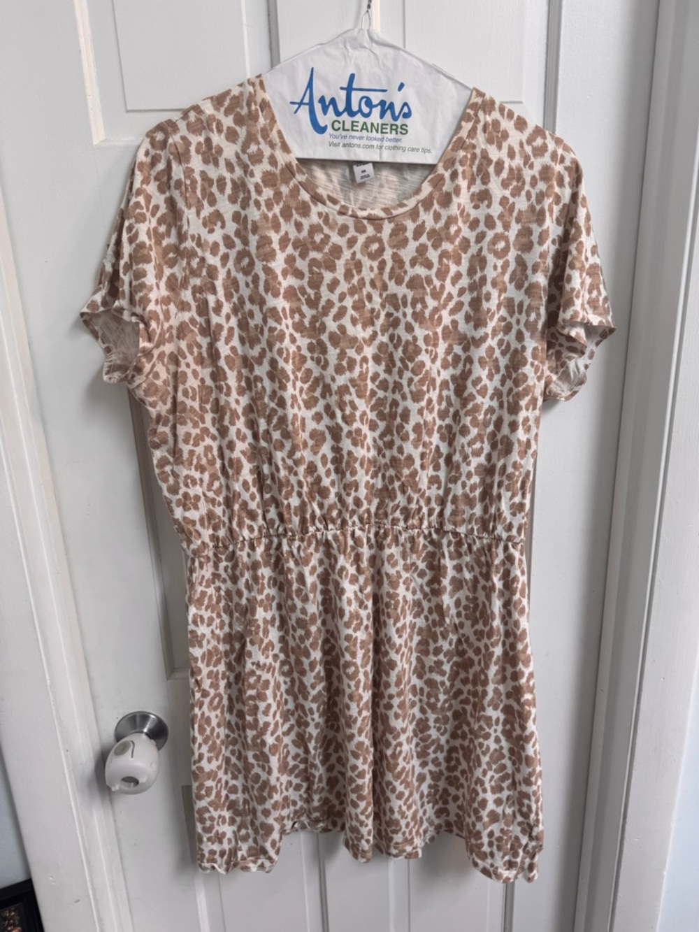 🚨LAST CHANCE; donating 4/22‼️ Women’s Short Sleeve Leopard Print Dress - Beige